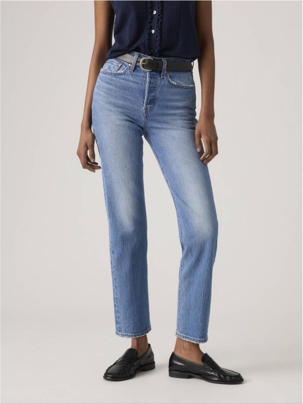 Levi's Classic Light Blue Wedgie Straight Leg Jeans 26